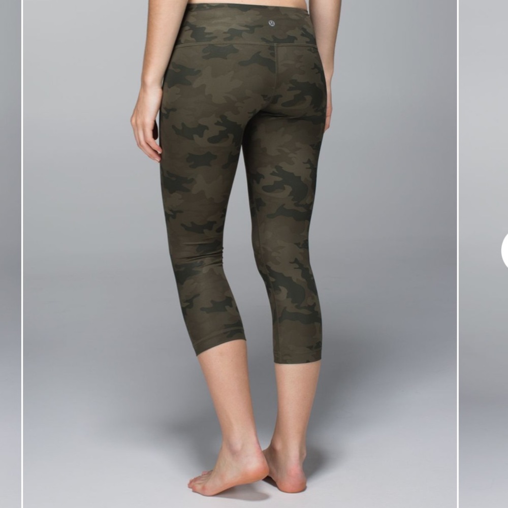 Lululemon Camo Wunder Unders - Size 4 - Rare!